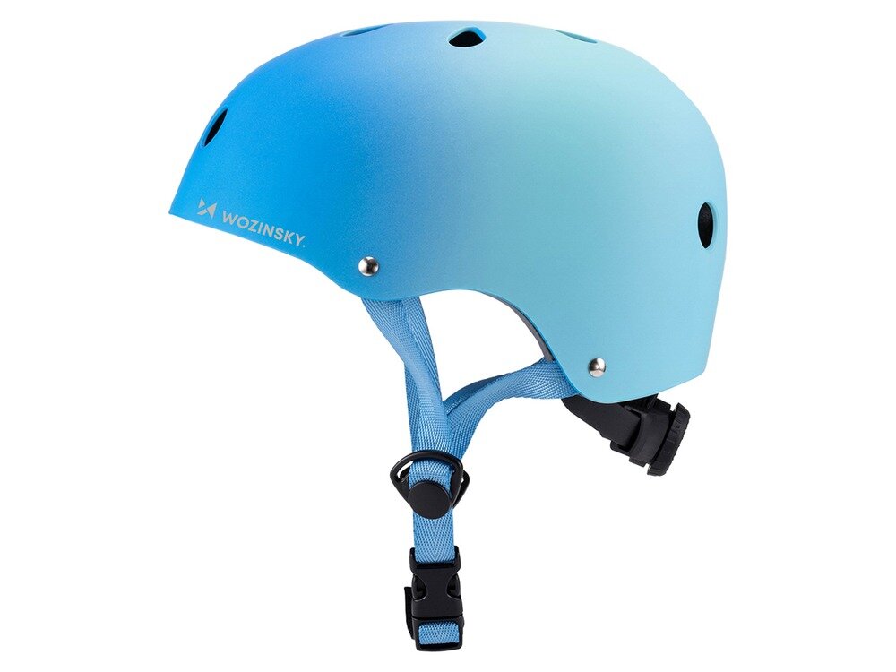 Niebieski kask rowerowy z logo \'WOZINSKY\' i regulowanym paskiem pod brodą. Kask ma kilka otworów wentylacyjnych na górze.
