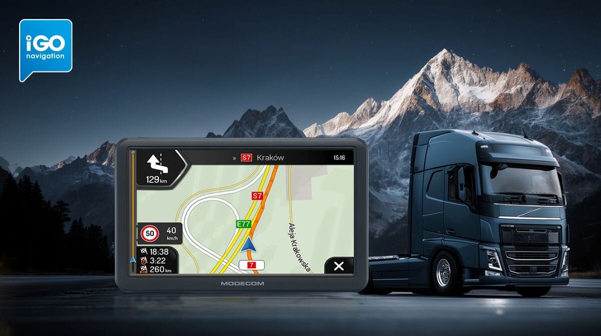 Obraz przedstawia urządzenie nawigacyjne z wyświetloną mapą, na której widoczne są drogi S7 i E77 oraz napis \'Kraków\'. W tle znajduje się ciężarówka na tle górskiego krajobrazu, a w lewym górnym rogu widnieje logo \'iGO navigation\'.