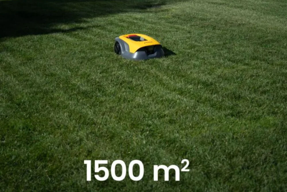 Robot koszący STIGA A 15V Bez przewodu ograniczającego Bluetooth 1500 m2, robot, koszenie, trawnik, ogród, Robot koszący STIGA na dużym trawniku o powierzchni do 1500 m² obok rezydencji.