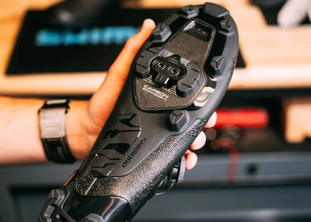 Buty rowerowe SHIMANO S-Phyre SH-RX910 Biały (rozmiar 44) system SPD układ bloków z gumowymi padami do kolarstwa gravelowego stabilne połączenie z pedałami zatrzaskowymi Gumowe elementy w rozmiarze 44 wkładkę o długości 28 cm Model letni