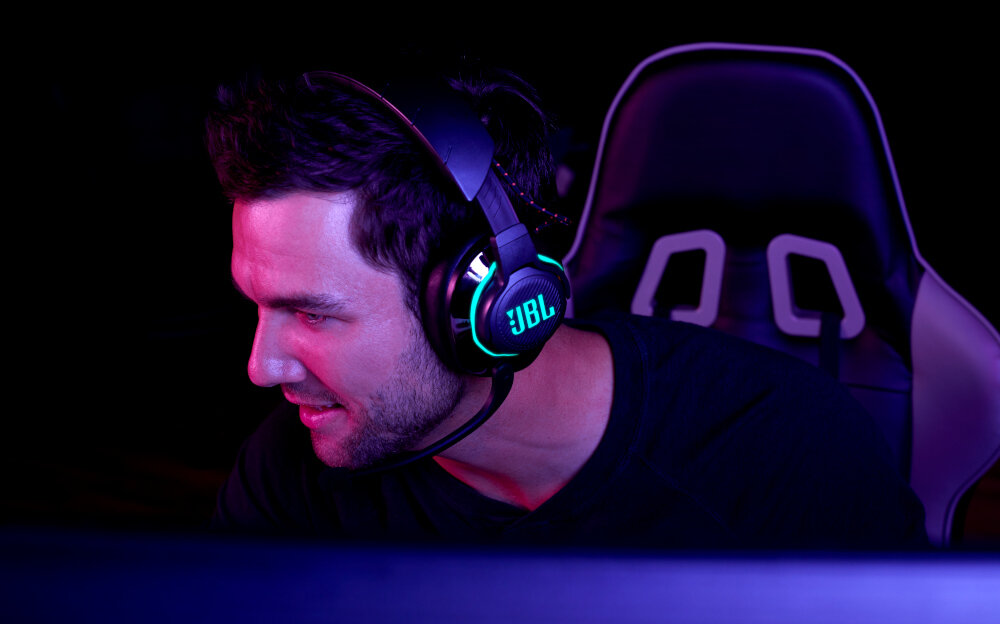 Słuchawki JBL Quantum 810 dźwięk moc łączność szumy redukcja szumów hałas głośność zakres częstotliwość waga zasilanie ładowanie złącze port wtyczka działanie etui smartfon sterowanie wygoda muzyka