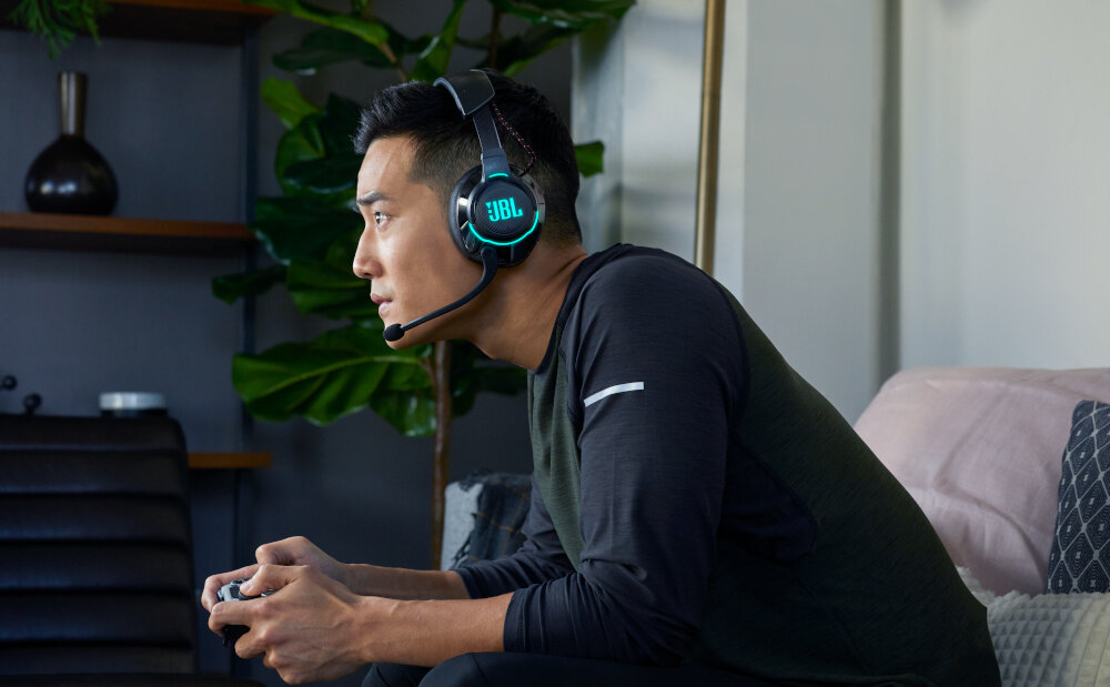 Słuchawki JBL Quantum 810 dźwięk moc łączność szumy redukcja szumów hałas głośność zakres częstotliwość waga zasilanie ładowanie złącze port wtyczka działanie etui smartfon sterowanie wygoda muzyka