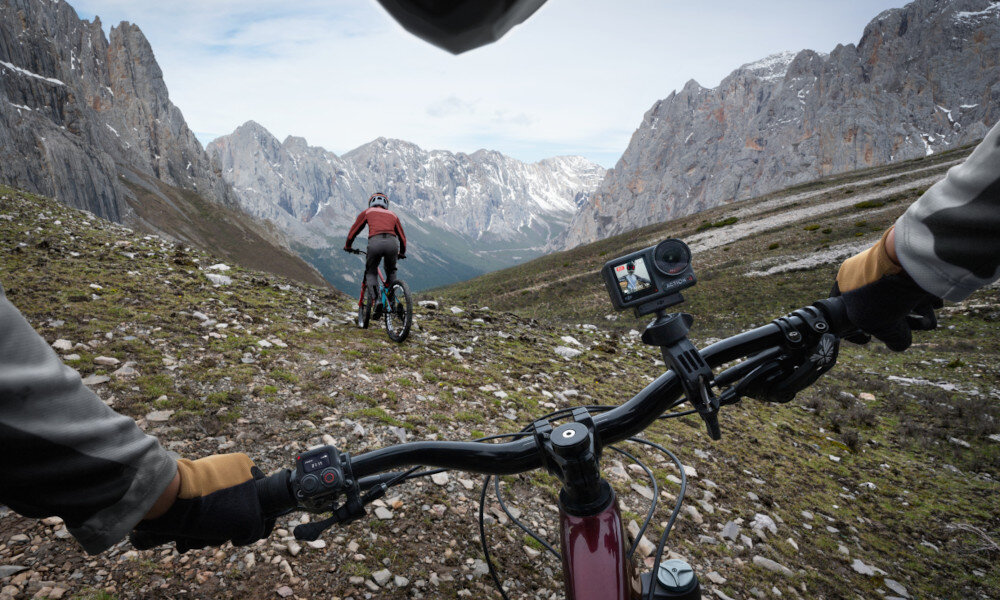 Kamera sportowa DJI Osmo Action 4 Adveanture Combo matryca przysłona kolory stabilizacja