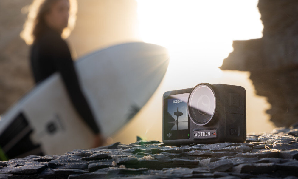 Kamera sportowa DJI Osmo Action 4 Adveanture Combo dźwięk mikrofony szumy
