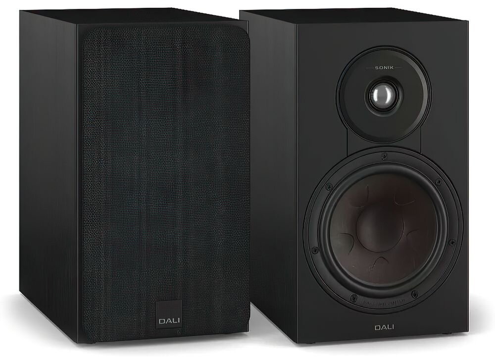 Podstawkowe kolumny głośnikowe DALI Sonik 3 tweeter 29 mm szczegółowe wysokie tony, kolumny po skosie na białym tle