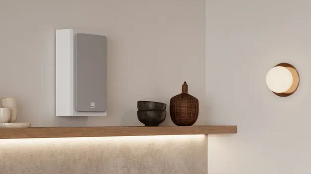 DALI Sonik On-Wall kolumny ścienne kompaktowe wymiary 12.3 cm głębokości oszczędność miejsca montaż na ścianie, kolumna zawieszona na ścianie w pomieszczeniu