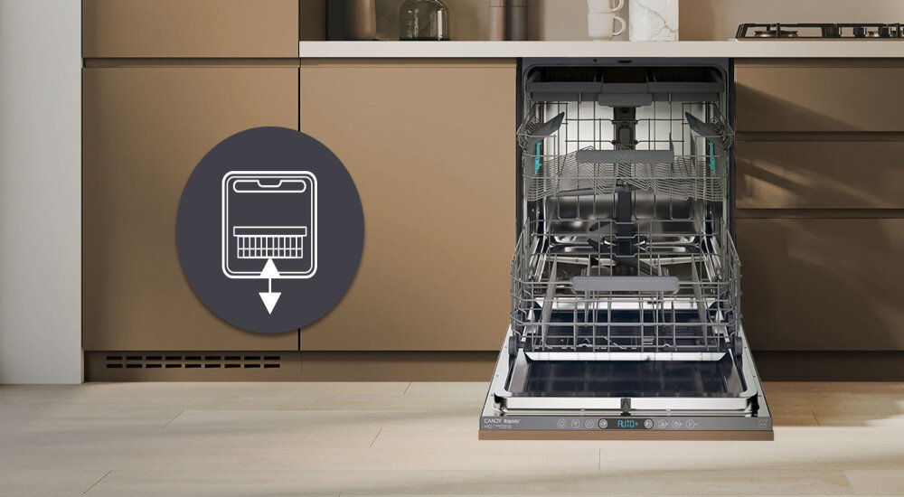 ZMYWARKA CANDY CI 4C4F1A RAPIDO zdjęcie lifestyle kuchnia zabudowa brązowe meble otwarta bez załadunku wysunięty kosz wygoda bezpieczeństwo wysuwanie kosz dolnego blokada wysunięcia pełna funkcjonalność