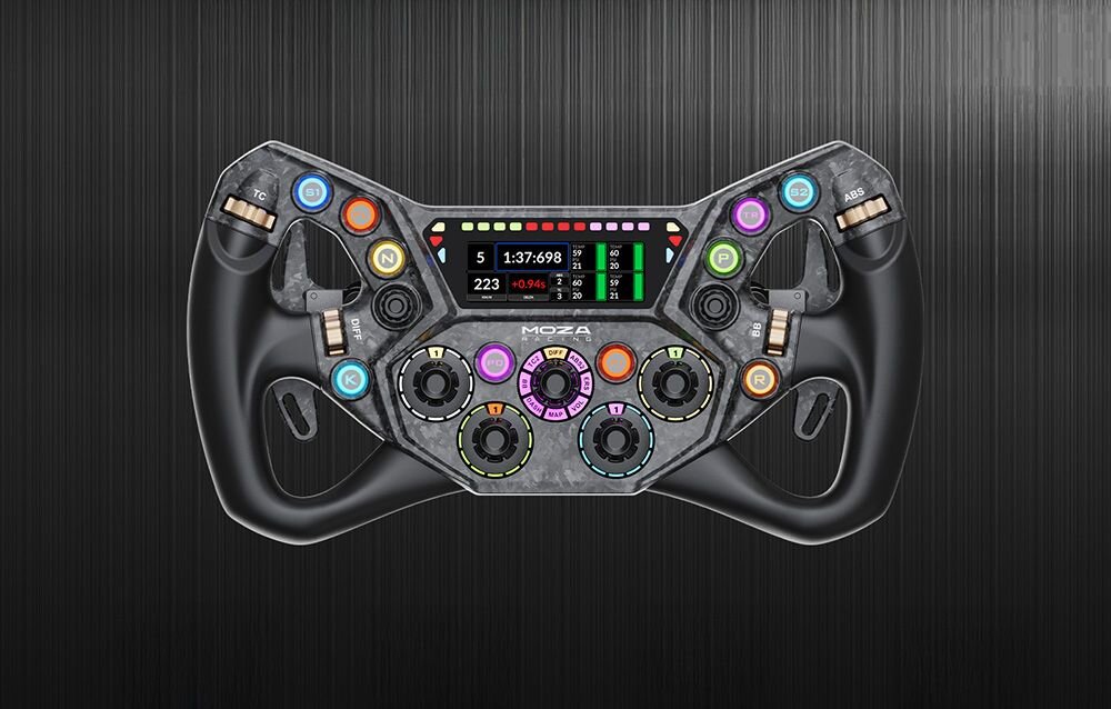 Kierownica MOZA Racing KS Pro Czarna kierownica gamingowa z ekranem i kolorowymi przyciskami na ciemnym tle przełączniki RGB kombinacje kolorów diody RGB światła flag realistyczna atmosfera wyścigu