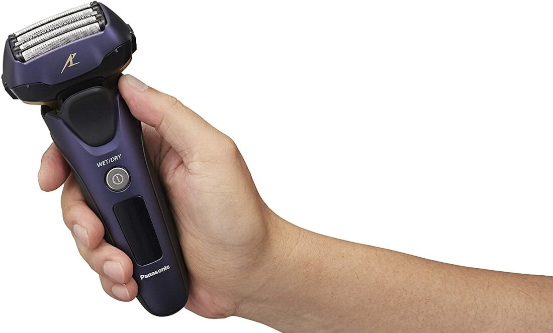 Golarka PANASONIC ES-LV67-A803 wygodna glowica Multi-Flex porusza sie w 16 kierunkach dopasowuje sie do konturow twarzy i szyi minimalizuje podraznienia skory