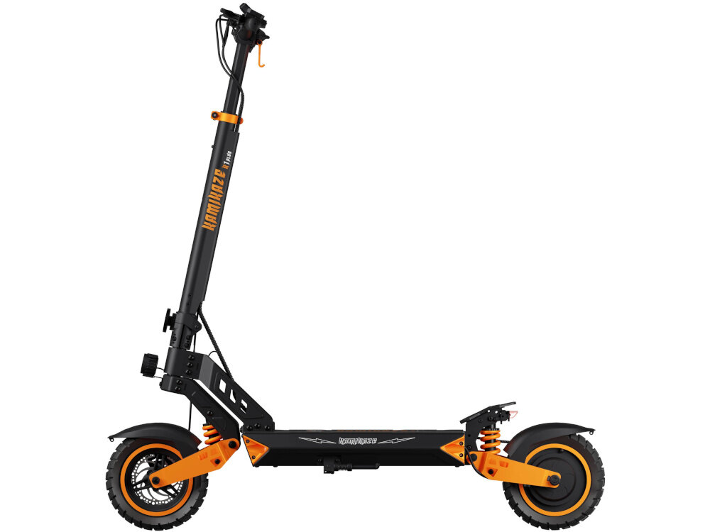 Hulajnoga elektryczna KAMIKAZE K1 Plus Plus 80km 1000W 10 cali Czarny hulajnoga na białym tle widoczna z boku bateria o pojemności 20 Ah zasięg do 80 km bateria litowo-jonowa o napięciu 48 V czas ładowania około 10 godzin