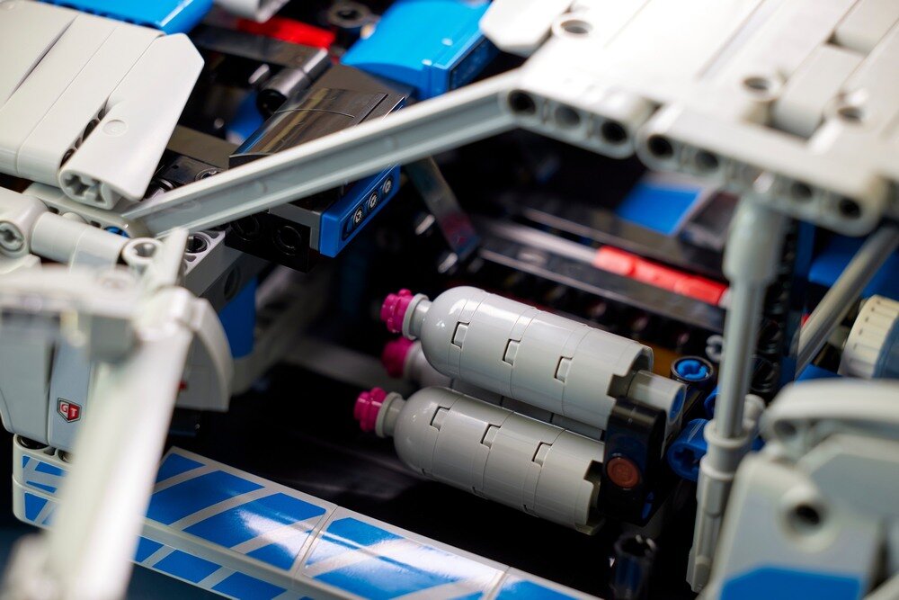 LEGO 42210 Technic 2 Fast 2 Furious Nissan Skyline GT-R (R34) nitro detale wnętrze 