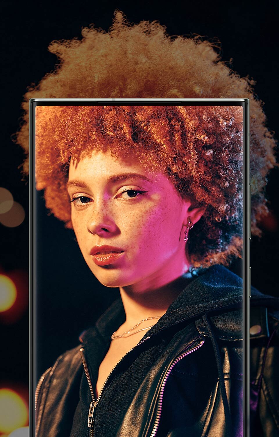 Selfie wykonane w ciemnych sceneriach z Nightography mają żywe kolory i minimalne szumy. Przykładowe zdjęcia zostały wykonane aparatem Galaxy S23 Ultra przy użyciu ISO 1600, trybu szerokiego i przysłony F2.2.