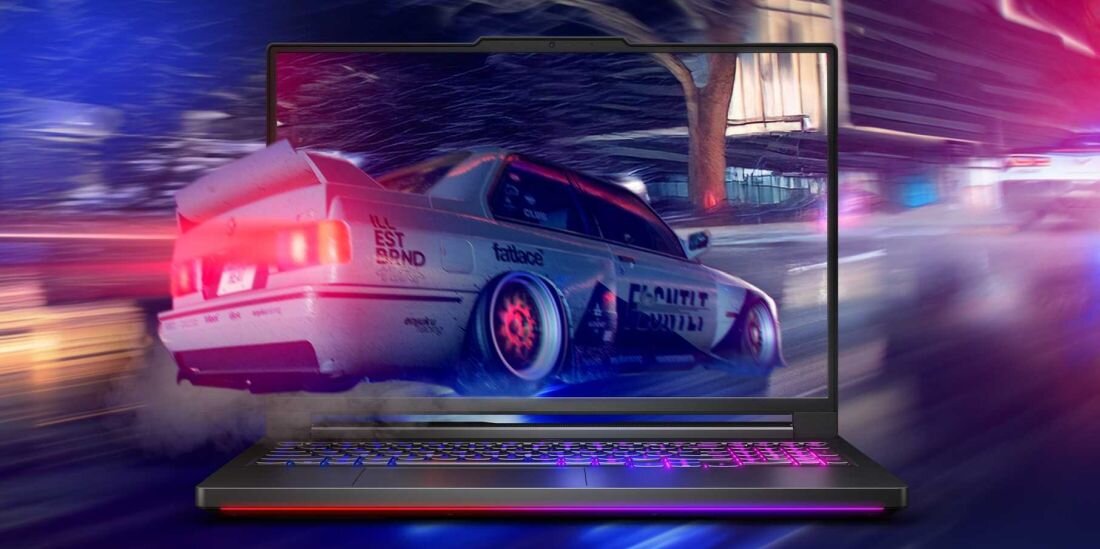 Laptop LENOVO Legion Pro 7 - Laptop LENOVO Legion Pro 7 z grafiką przedstawiającą auto na drodze. LENOVO PureSight OLED, 100% DCI-P3, VESA TrueBlack 1000 