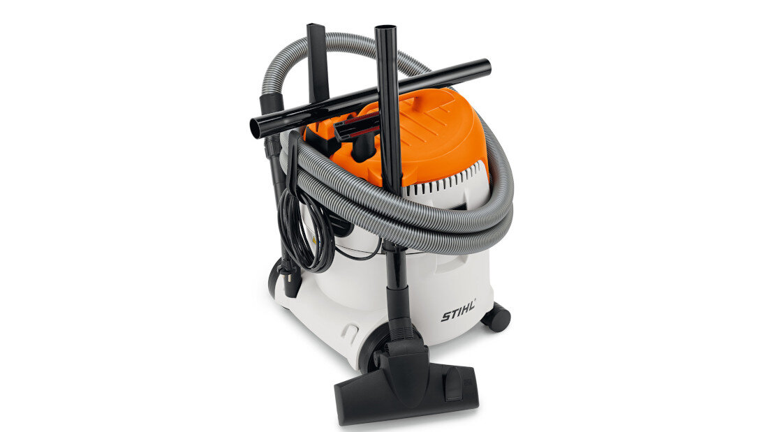 Odkurzacz warsztatowy STIHL SE 62  Przechowywanie akcesoriów Zintegrowane uchwyty wygodne przechowywanie organizacja