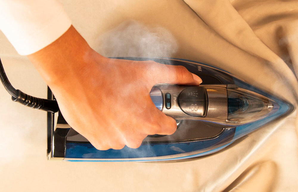 Żelazko CECOTEC IronHero 3200 i-Pump Absolute technologia power steam generuje ciągłą parę o natężeniu 75 g/min doskonałe rezulatty różnorodne materiały delikatne tkaniny grubszy materiał dodatkowa uwaga