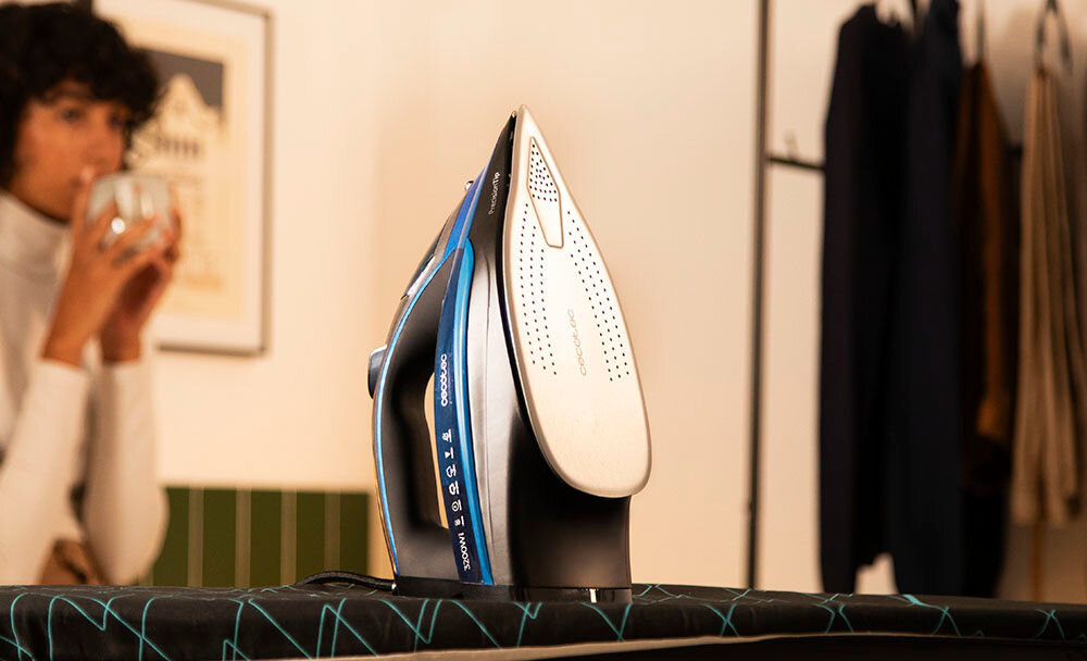 Żelazko CECOTEC IronHero 3200 i-Pump Absolute podeszwa żelazka wykonanie anadowane aluminium poślizg solidność trwałość szybsze bardziej efektywne pracowanie minimalizacja ryzyka uszkodzeń tkanin