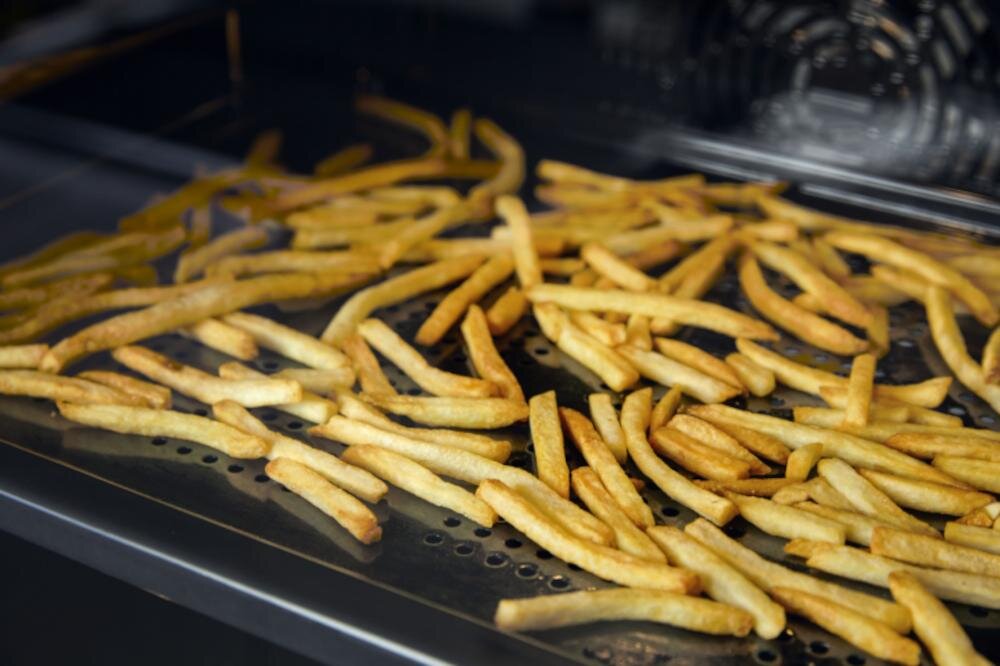 HISENSE BIM45342ADBG chrupkość funkcja gratin grzałka grill ciepło potrawa