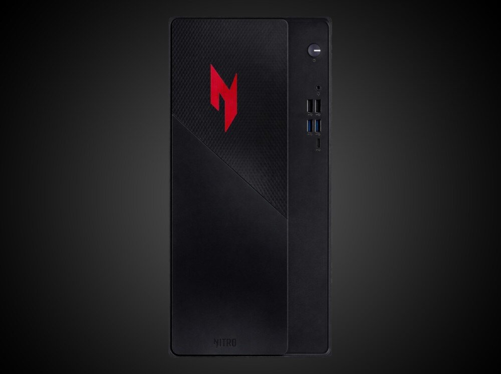 Komputer ACER Nitro N20-101-RPL Przedni panel obudowy komputera stacjonarnego z widocznym logo, siatkowaną strukturą oraz złączami po prawej stronie