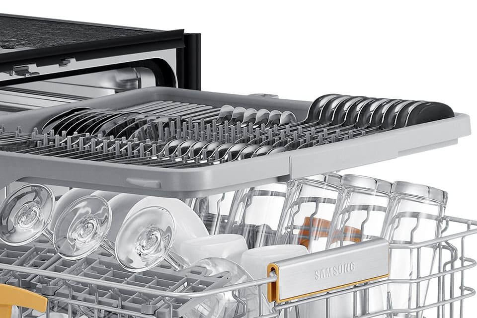 Góra zmywarki Samsung DW60BG750B00ET z widoczną szufladą na sztućce 