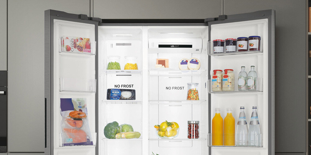 LODÓWKA HAIER HSR3918ENPG wizualizacja zdjęcie lifestyle otwarta front szuflady półki produkty spożywcze wnętrze jasne warzywa owoce Dwa niezależne obiegi powietrza równomierne chłodzenie rozprowadzanie temperatury