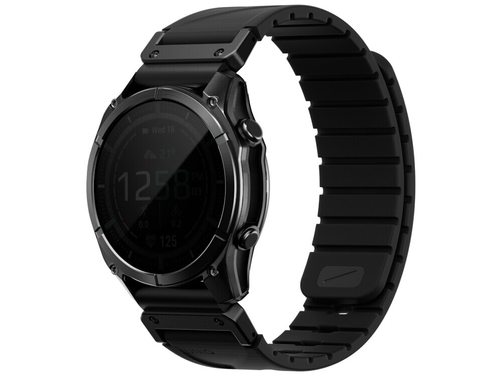 Czarny pasek do zegarka z metalowymi elementami i zapięciem, przymocowany do koperty zegarka. Na wyświetlaczu zegarka widoczny jest czas i kilka ikon.