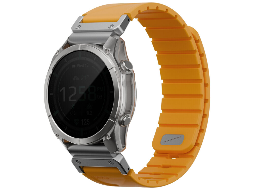 Zegarek z metalową kopertą i pomarańczowym paskiem z tworzywa sztucznego. Na ekranie widoczny jest czas 12:58 PM oraz kilka ikon i wskaźników.