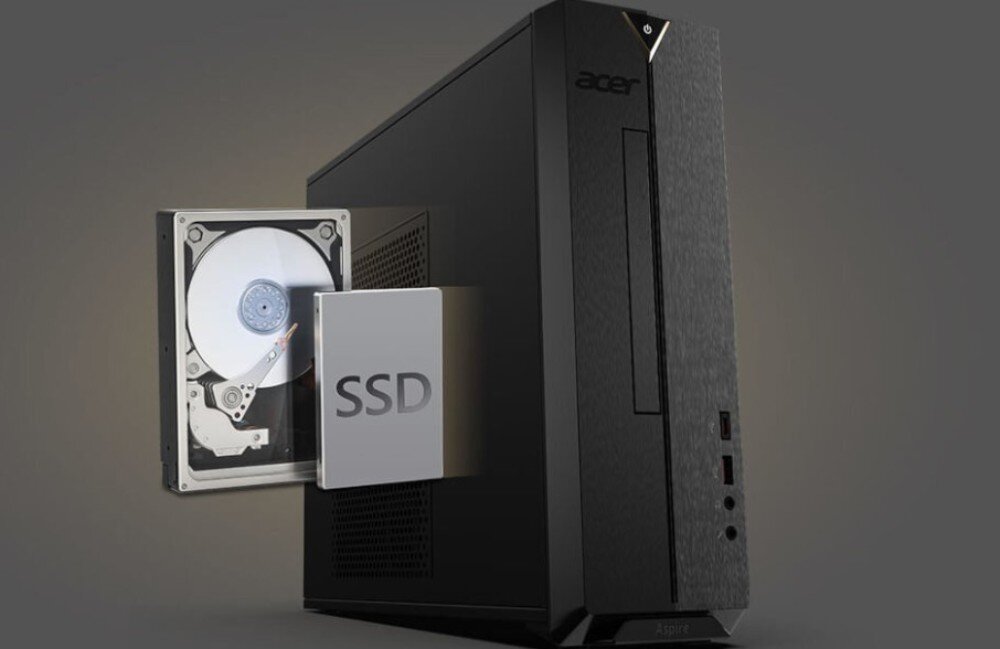 Komputer ACER Aspire XC-1780 Obudowa komputera z boku, z wysuniętymi z niej dwoma dyskami: jeden to otwarty dysk HDD, drugi to zamknięty dysk z napisem 'SSD'