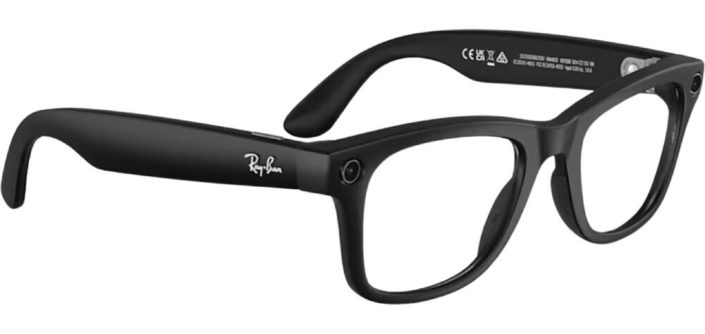 Okulary META Ray-Ban Wayfarer Gen 2 czarne okulary przeciwsłoneczne z ciemnymi szkłami, ułożone pod skosem na białej powierzchni, eksponujące połyskliwą oprawkę i wbudowane elementy optyczne