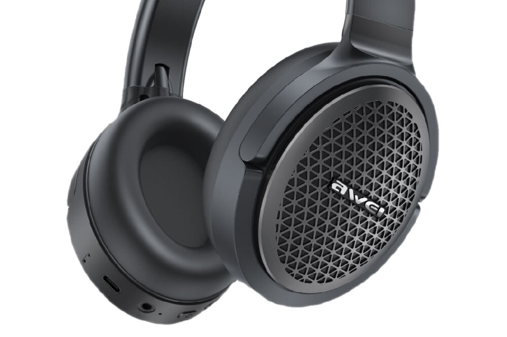 Czarne słuchawki nauszne z widocznym logo \'awei\' na siatkowanej powierzchni muszli. Na obudowie znajduje się port ładowania i przyciski sterujące.