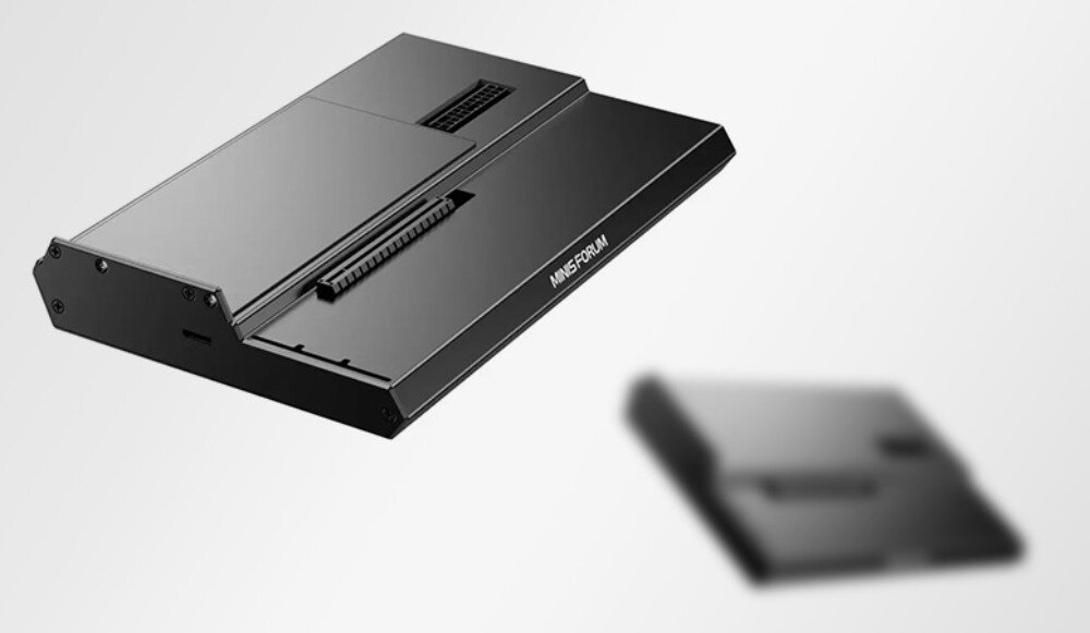 Stacja dokująca MINIS FORUM DEG1 Oculink Czarna stacja dokująca Minisforum z widocznym złączem PCIe i elegancką obudową.