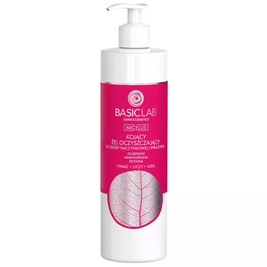 Butelka z pompką zawierająca Basiclab Kojący Żel Oczyszczający 300ML, z różową etykietą i białym logo Basiclab Dermocosmetics. Na etykiecie widnieje napis: \'MICELLIS KOJĄCY ŻEL OCZYSZCZAJĄCY DO SKÓRY NACZYNKOWEJ I WRAŻLIWEJ 2% BETAINY NARYNGENINA EKTONIA TWARZ • OCZY • USTA\'.