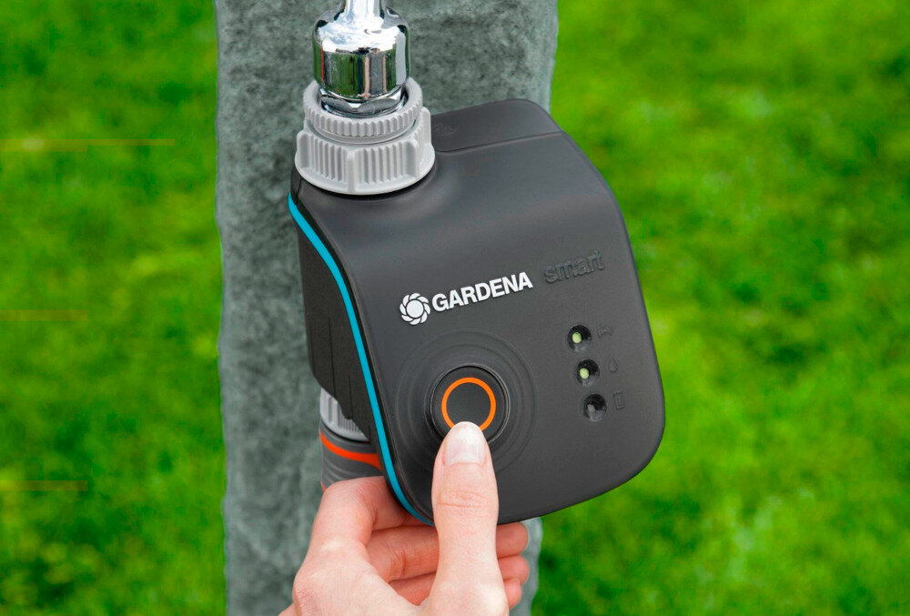 Sterownik nawadniania smart GARDENA zestaw 19103-20 diody LED programowanie monitorowanie pracy przelacznik z przyciskiem akceptacji