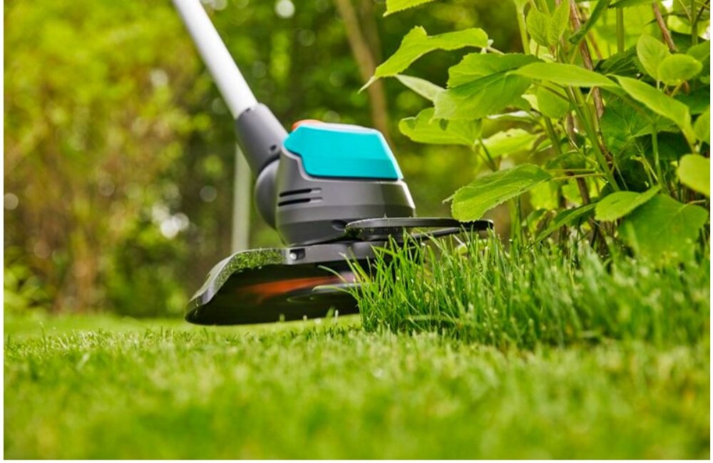 Podkaszarka akumulatorowa GARDENA EasyCut 14700 20 waga lekka wygodne użytkowanie dociera do trudno dostępnych miejsc