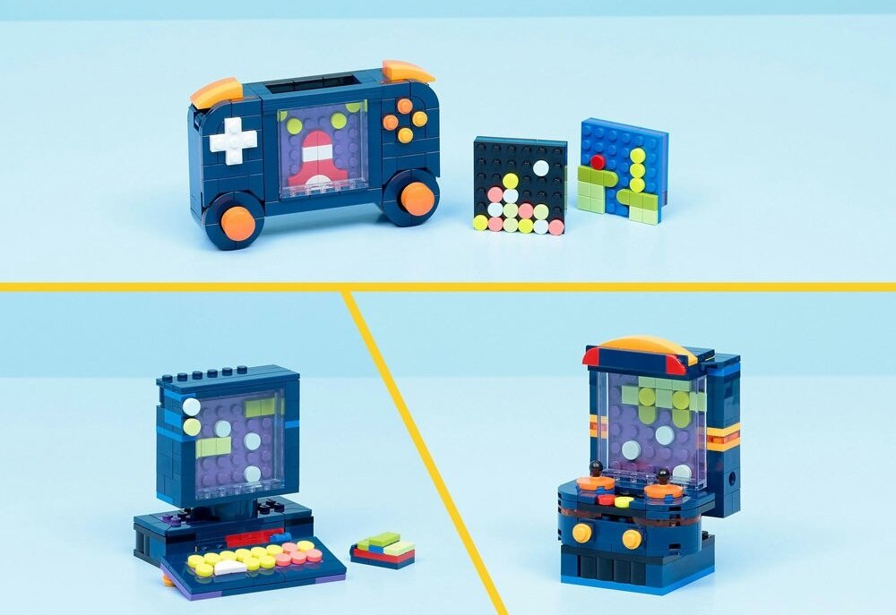 Na obrazie widoczne są trzy różne konstrukcje z klocków LEGO, przypominające retro konsole do gier. Każda z nich ma różne elementy, takie jak przyciski i ekrany z kolorowymi wzorami.