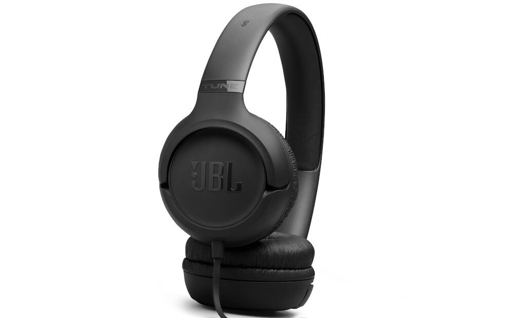 Słuchawki nauszne JBL Tune 530C USB-C pilot 3 przyciski mikrofon regulacja głośności, słuchawki po skosie na białym tle
