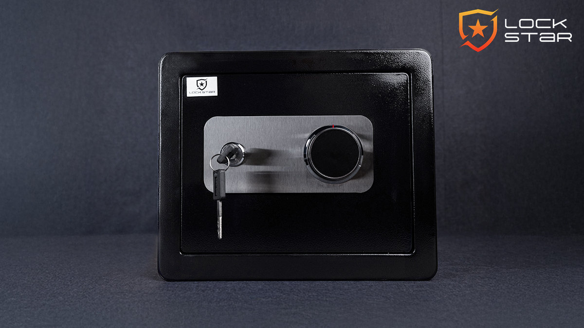 Sejf EXTRALINK EXTRALINK M-30 płaską konstrukcję drzwi odporną na podważenie narzędzi manipulacyjnych - przod sejfu