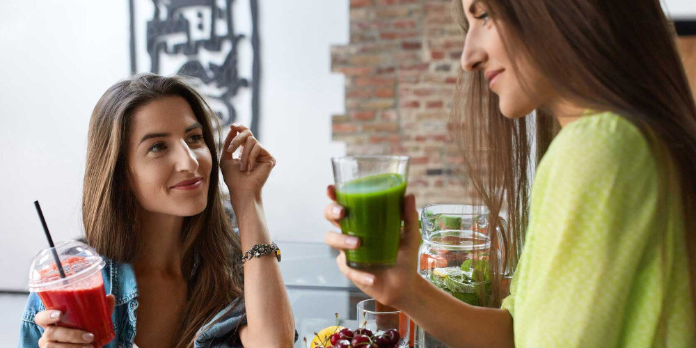 Blender kielichowy SENCOR Nutri SNB 4303BK (Sportowy) + 2 bidony w komplecie otwory do picia łatwe zamknięcie szybkie przygotowanie możliwości