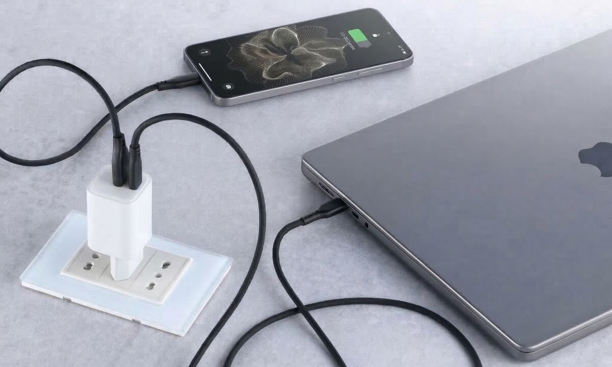 CELLULARLINE Mini 65 W porty USB-C 65 W oraz USB-A 18 W Inteligentny system rozdziału napięcia laptopa i telefon w tym samym czasie gniazdko sieciowe - dwa urządzenia podłączone do ładowarki