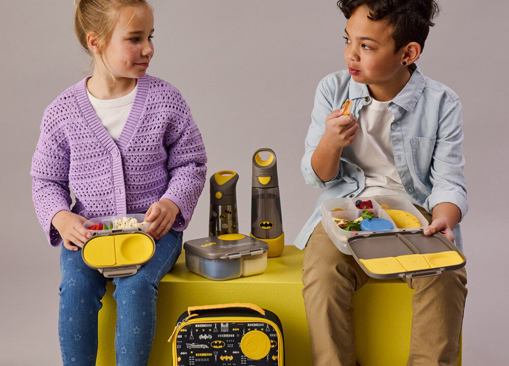 Butelka tritanowa B.BOX BB00915 Szaro-żółty Styl, który dodaje odwagi Wyrazisty motyw inspirowany Batmanem Atrakcyjny design łączy funkcjonalność z energią superbohatera