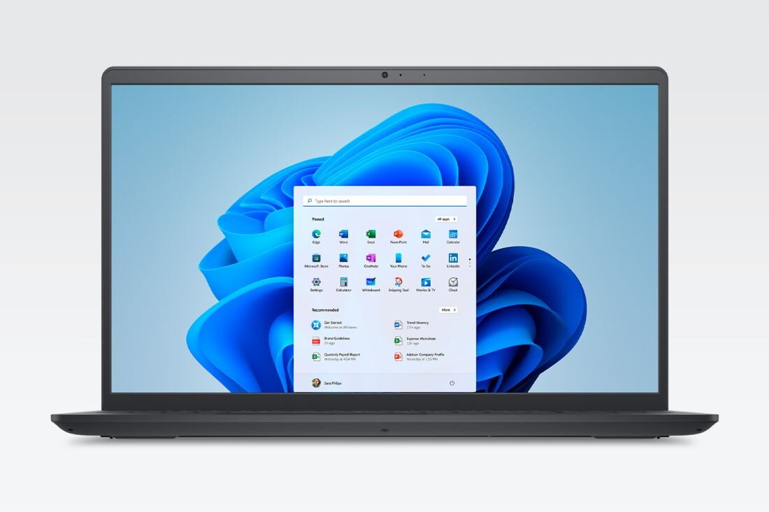 Laptop Dell 15 wyświetla interfejs Windows 11 z menu Start na ekranie w ujęciu frontalnym na jasnym tle - SYSTEM WINDOWS 11 