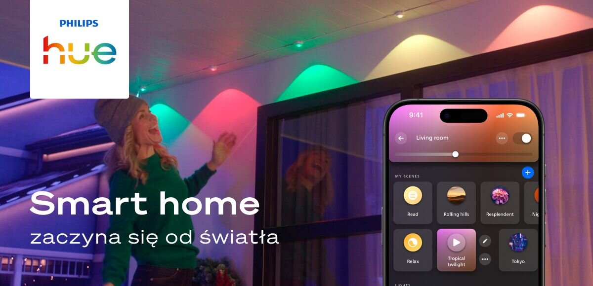 Girlanda ogrodowa PHILIPS HUE Festavia (moduł przedłużający 9 m), baner, reklama, smart, światło, Kobieta i aplikacja Philips Hue sterująca kolorowym oświetleniem smart home.