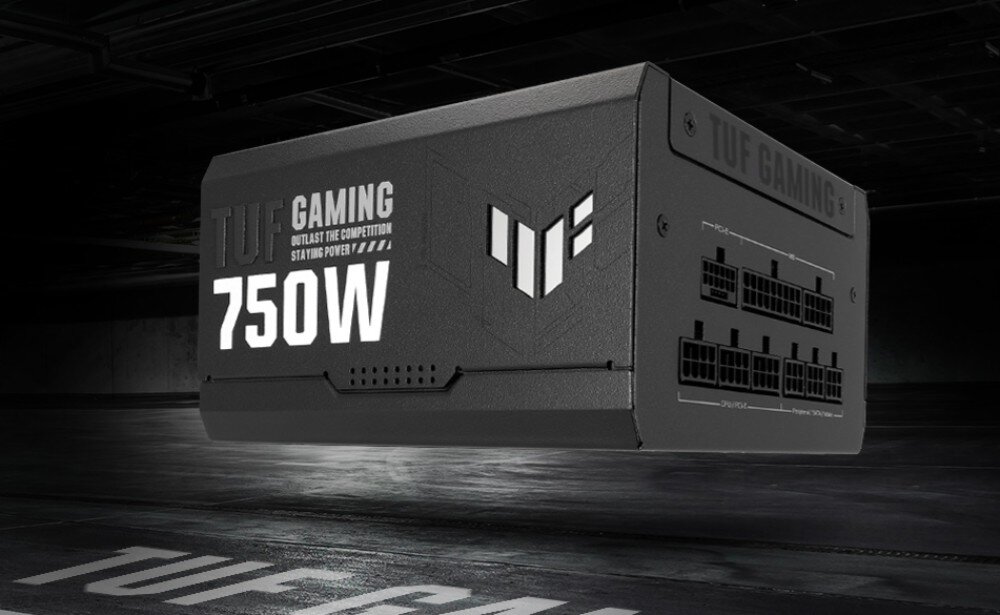 Komputer MAD DOG Powered By Asus GT302-A01WR32WP Czarny zasilacz komputerowy z białym napisem '750W' oraz widocznymi portami na przewody umieszczony na ciemnym tle