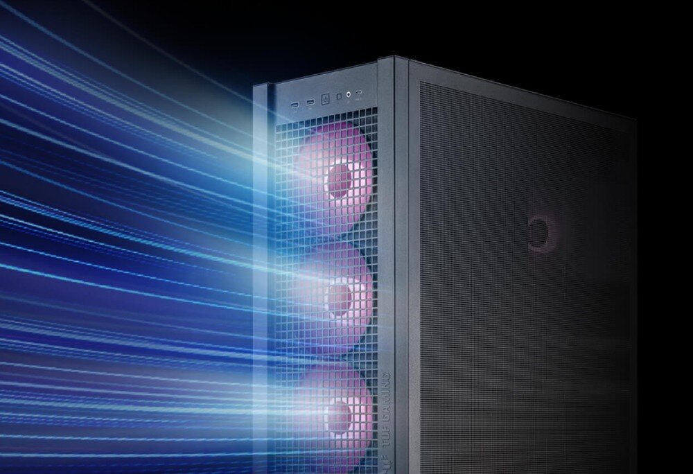 Komputer MAD DOG Powered By Asus GT302-A01WR32WP Zbliżenie na przednią część obudowy komputera z świecącymi wentylatorami i nałożonymi niebieskimi smugami światła symbolizującymi przepływ powietrza