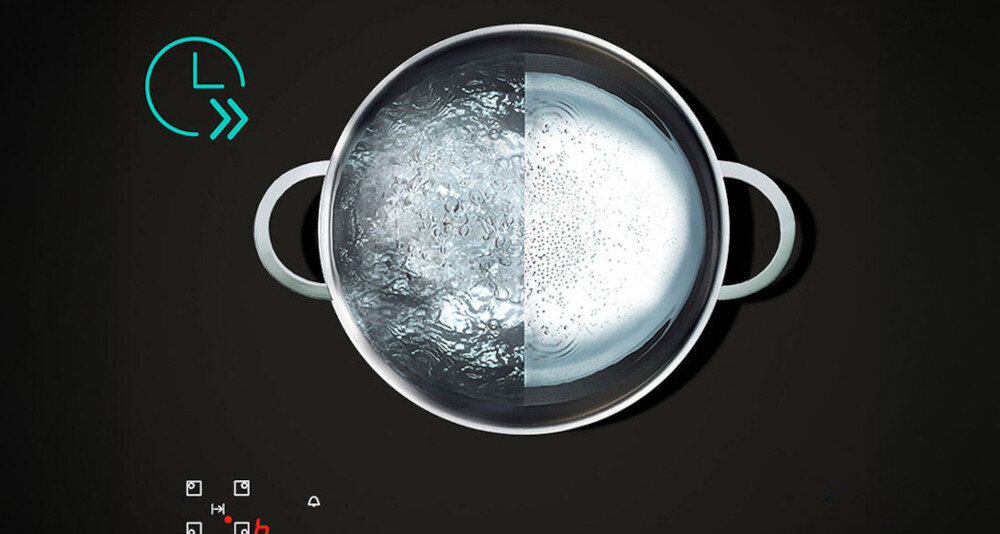 PŁYTA SIEMENS EE611BPB5E Na zdjęciu znajduje się garnek z wodą pokazany z góry, którego zawartość podzielono na dwie połówki – po lewej stronie woda intensywnie wrze, a po prawej dopiero zaczyna się gotować. W lewym górnym rogu widoczna jest ikonka zegara z podwójną strzałką, symbolizująca szybsze doprowadzanie wody do wrzenia krótszy czas większa moc