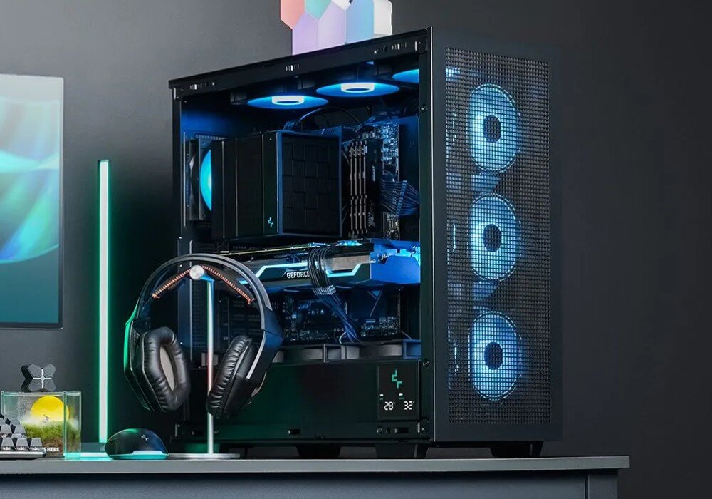 Obudowa DEEPCOOL Morpheus Czarny obudowa z podświetlanymi podzespołami wewnątrz stojąca na biurku opis