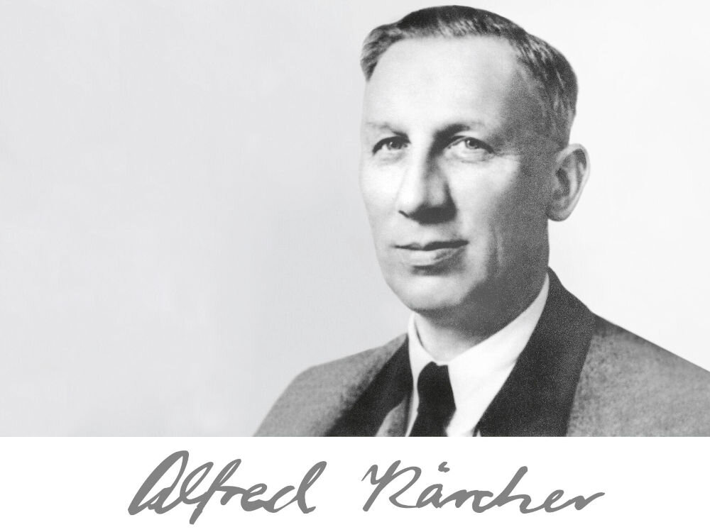 Czarno-białe zdjęcie przedstawia mężczyznę w garniturze. Pod zdjęciem widnieje podpis: Alfred Kärcher.