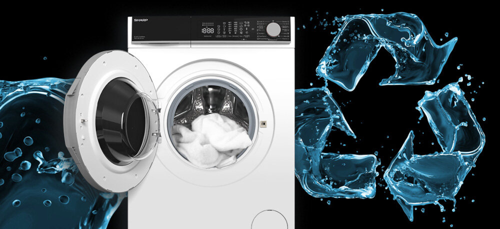 PRALKA SHARP ES-NFL714AWNNA-PL Na grafice widać pralkę SHARP z otwartymi drzwiami i białym praniem w bębnie, otoczoną dynamicznymi rozbryzgami wody na czarnym tle. Po prawej stronie znajduje się duży symbol recyklingu uformowany z wody, co podkreśla ekologiczny, oszczędny charakter urządzenia eco logic połowa załadunku oszczędność energii małe pranie
