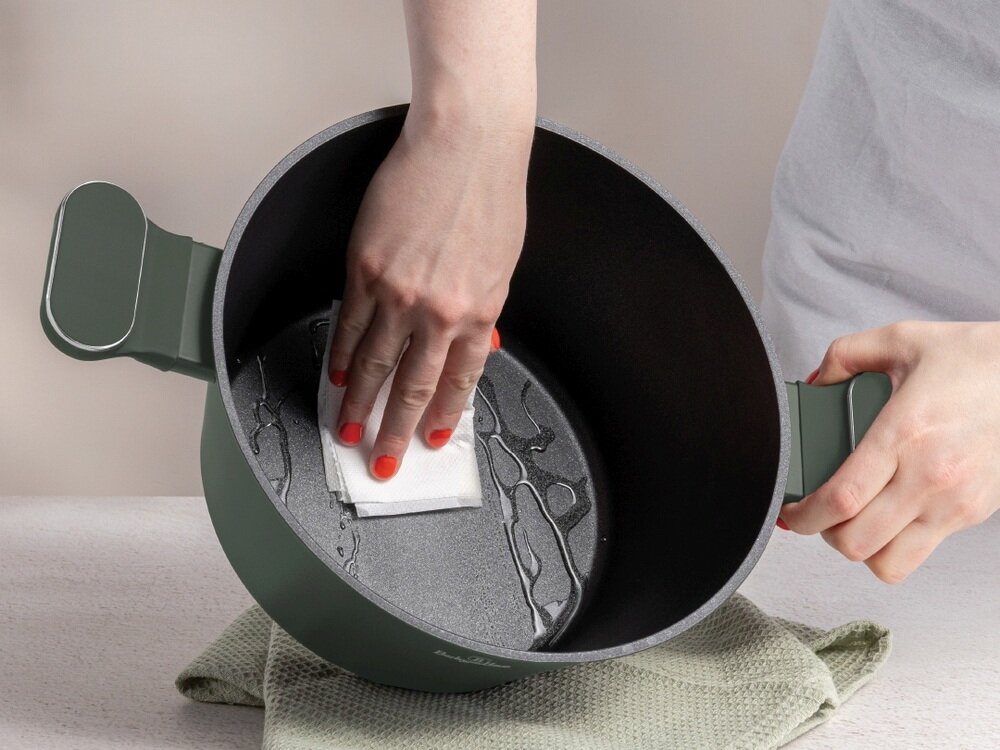 Zestaw patelni i garnków BERLINGER HAUS Matte Green Collection BH-8207 10 elementów 3-warstwowa powłoka nieprzywierająca, minimalizuje ryzyko przypalenia, odporność na zarysowania