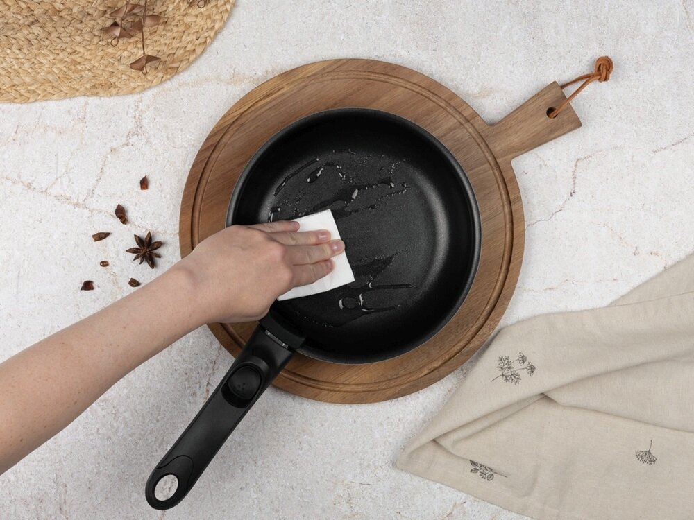 Zestaw patelni i garnków BERLINGER HAUS Matte Green Collection BH-8423 13 elementów 3 inteligentne pokrywki smart lid, szkło hartowane, silikonowe uszczelki odporne na temperaturę