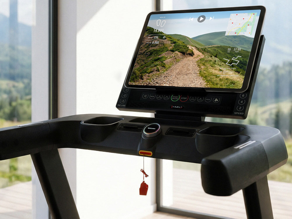 Bieżnia elektryczna HMS TERRUN350 1305W 22 km-h zbliżenie na wyświetlacz czytelny wyświetlacz LED informacje w czasie rzeczywistym centralny tor informacji skupienie i efektywność ćwiczeń